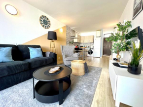 Stunning lovely flat with Pool and strong Wi-Fi, 31